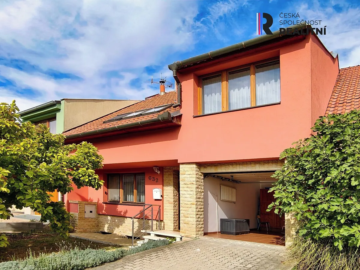 Prodej rodinného domu 254 m², pozemek 272 m²